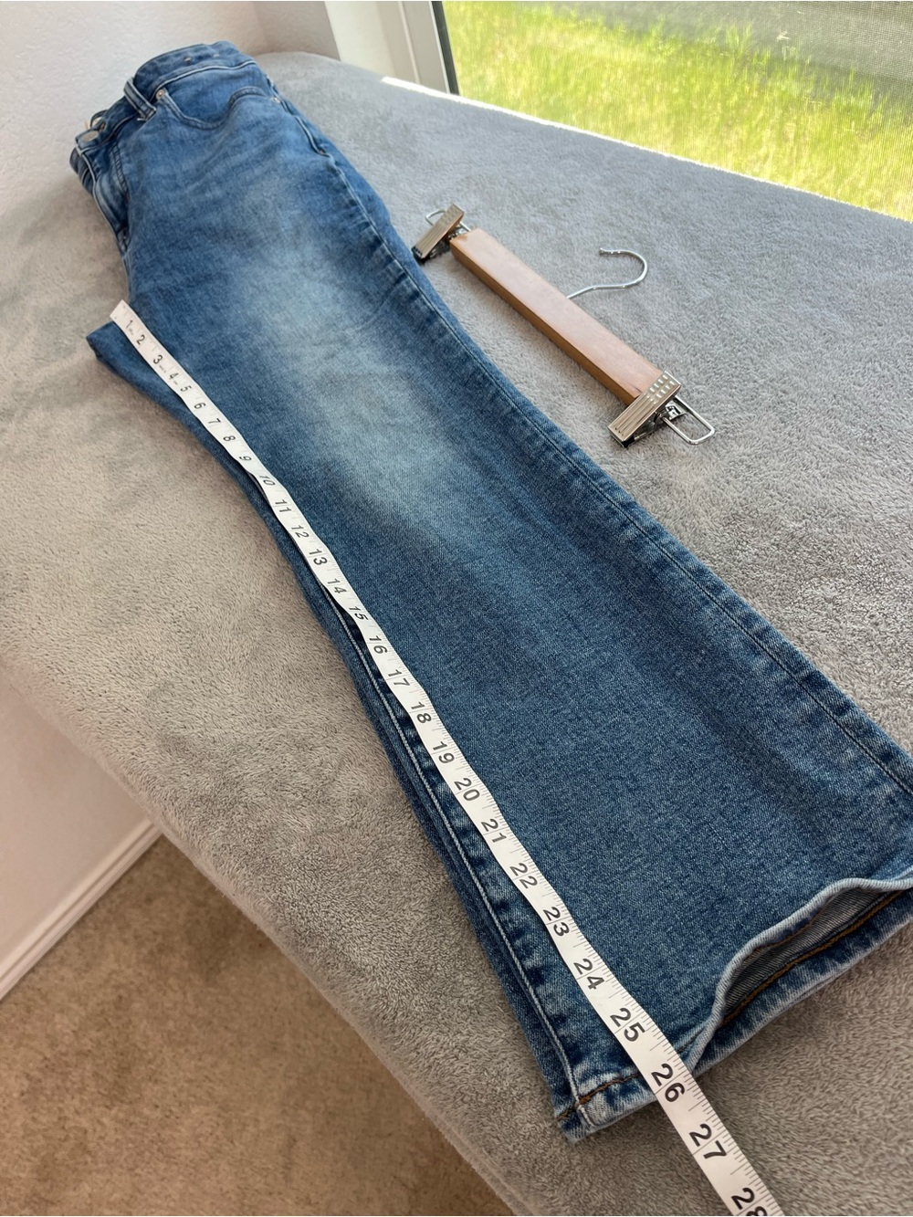 Madewell Curvy Kick Out Crop Jean in Oneida Wash size 28 - Picture 8 of 10